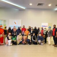 Peserta Program Inkubator Artisan Batik Sungai Wang Batik Revival 2022 bergambar kenangan bersama Noor Arfa Batik..jpeg