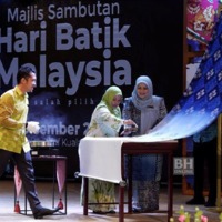 Gimik pelancaran majlis Hari Batik Malaysia di Kompleks Kraf, Jalan Conlay.jpg